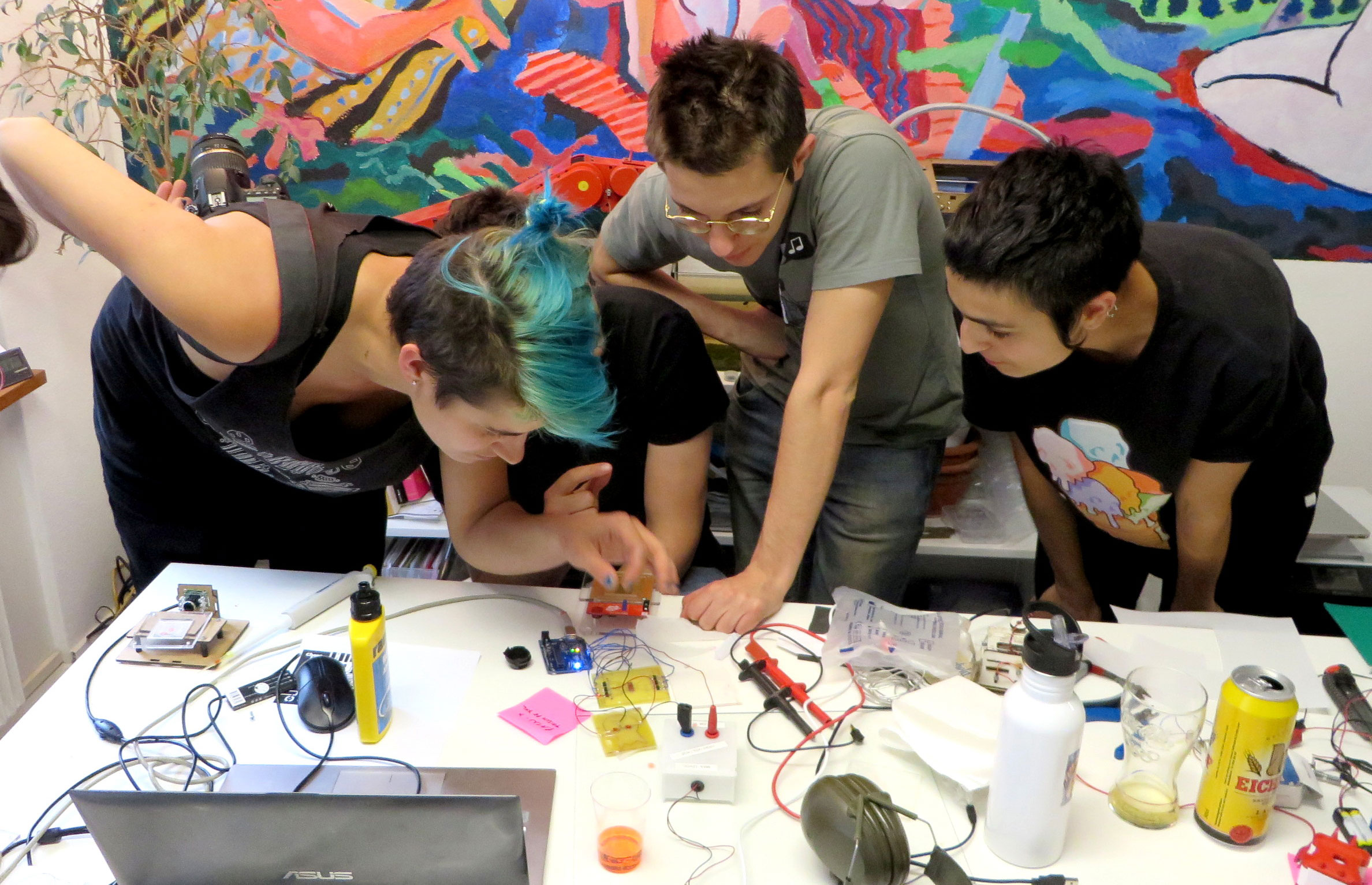 GynePunk, the cyborg witches of DIY gynecology : Makery